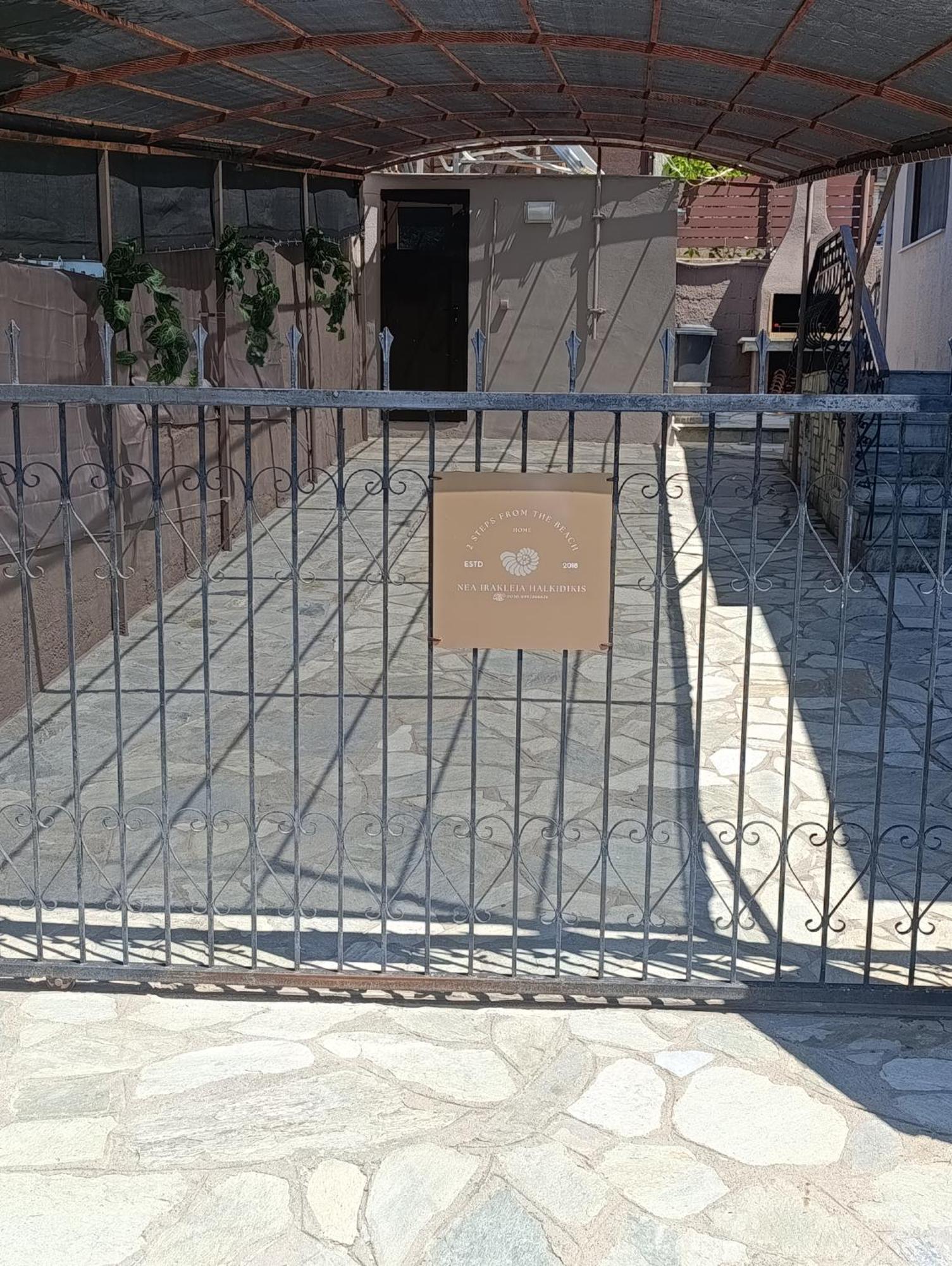 "2Steps From The Beach" Néa Iráklia Exterior foto